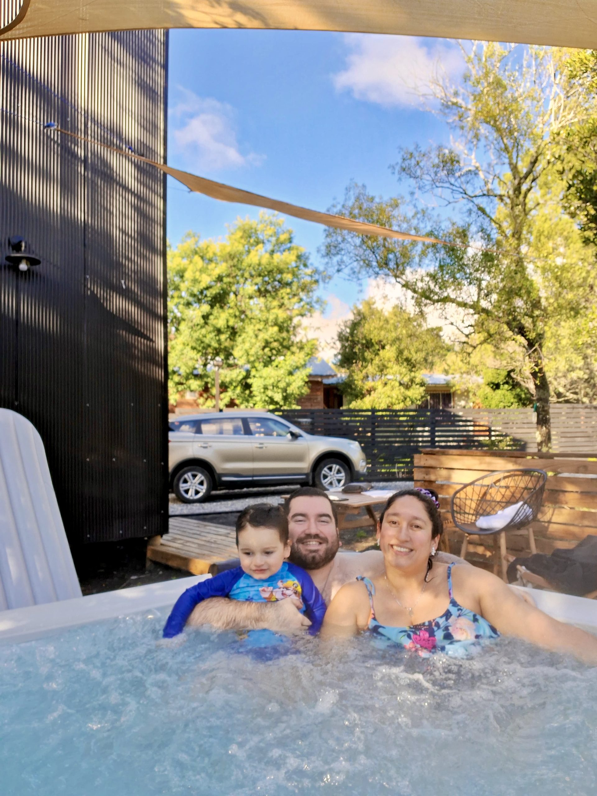 familia en tinaja aurora loft pucon