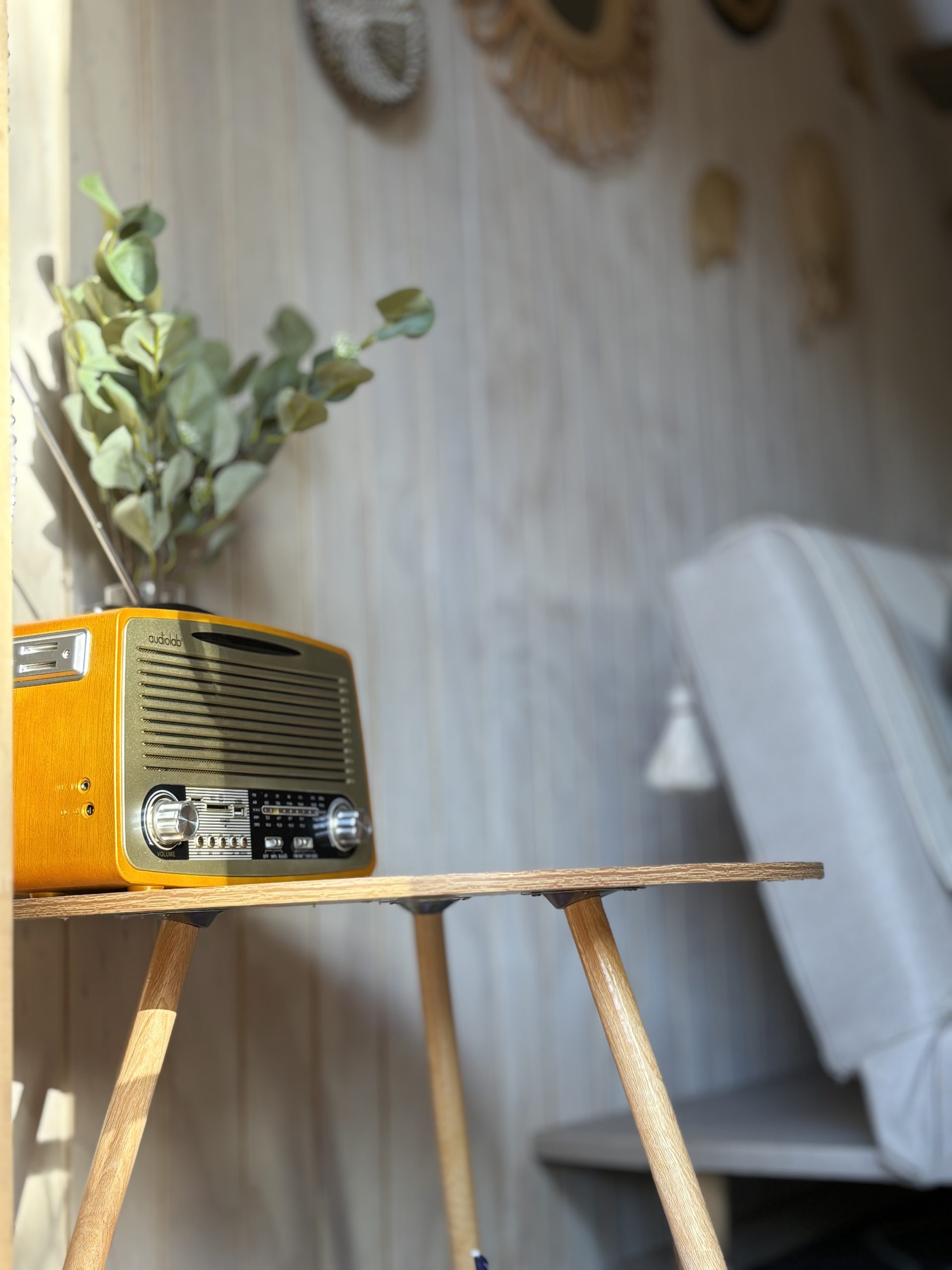 detalle radio vintage aurora loft pucon